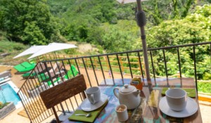 Chambre d'hôte la Calade - Chambre chanvre - petit déjeuner en terrasse ©c.fadda