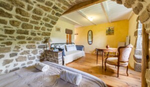 La Calade bed and breakfast - Ochre room