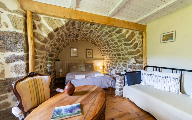 La Calade bed and breakfast - Ochre room