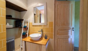 Chambre d'hôte la Calade - Chambre ocre - salle de bain ©c.fadda