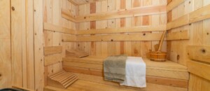 Offre sauna avec la Chambre terracotta, chambre d'hôtes La Calade à Chirols