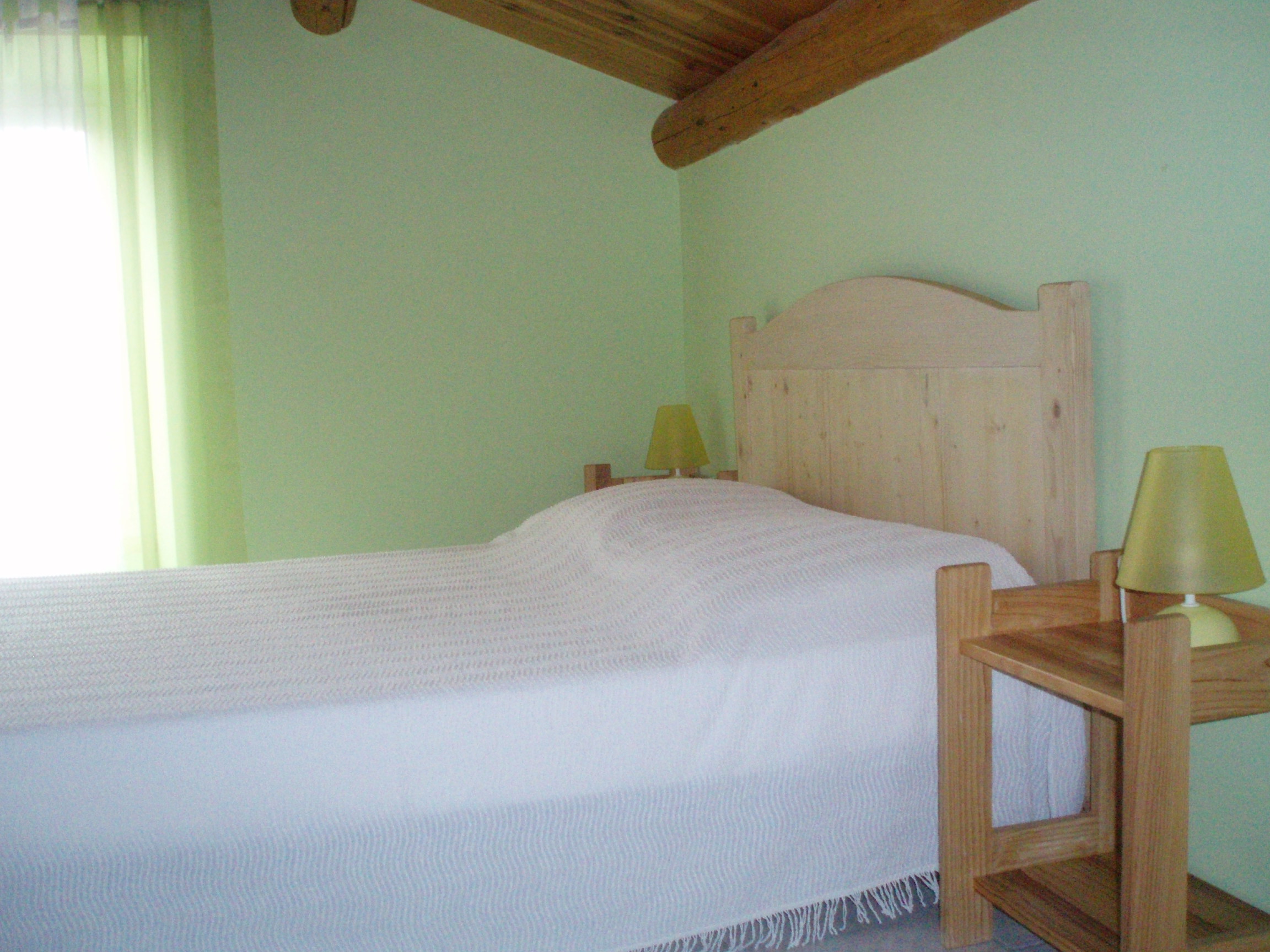 Chambre principale du gite de l'Olivier à Meyras