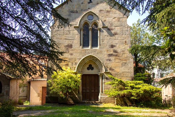 Chapelle Notre-Dame des Douleurs à Prades en Ardèche, confession catholique du 19ème siècle, édifice néo-gothique