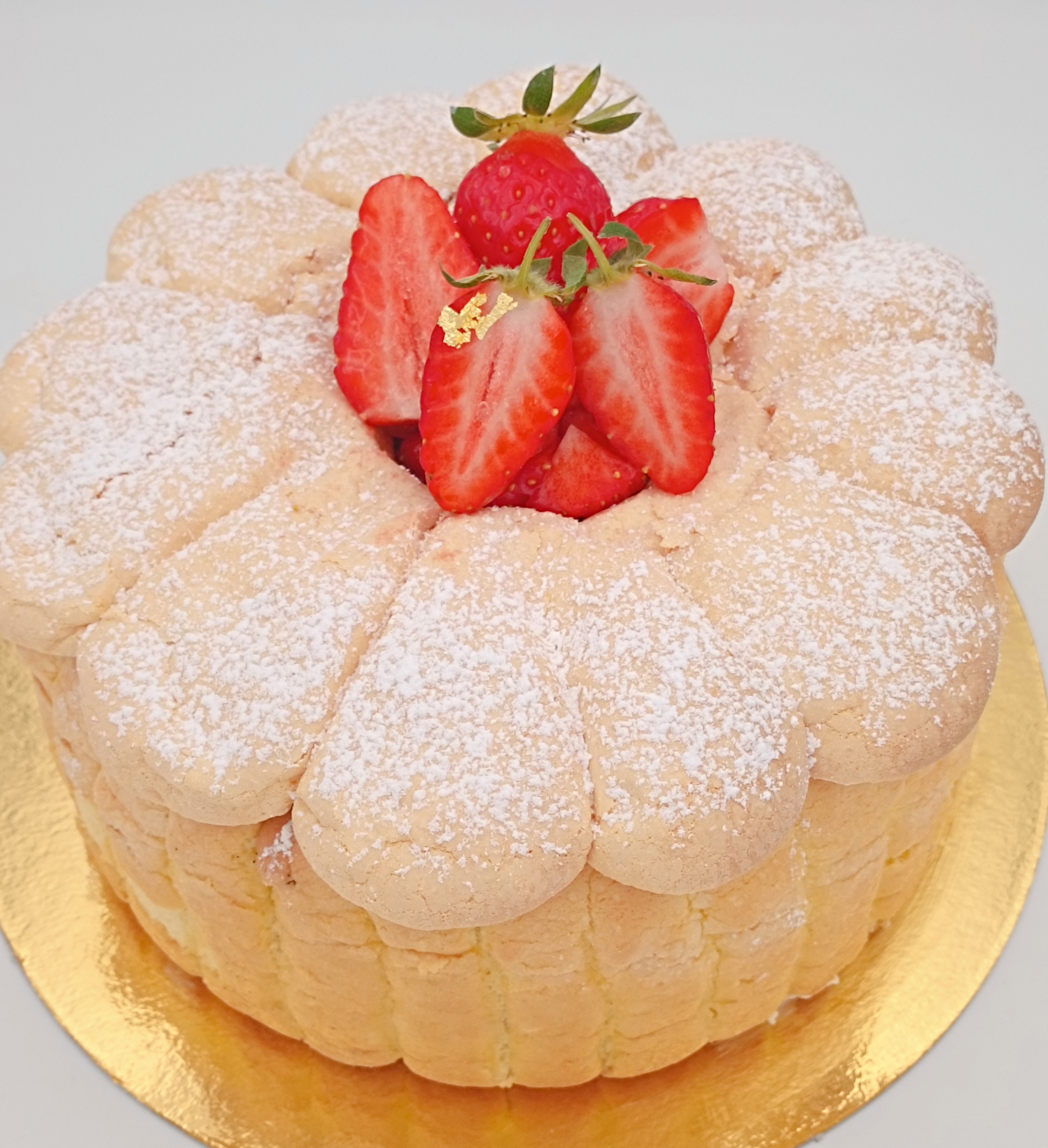 Charlotte aux fraises réalisée par Tartelette & Co