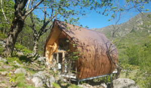 The 'Cabanes du Loup Bleu' guesthouse