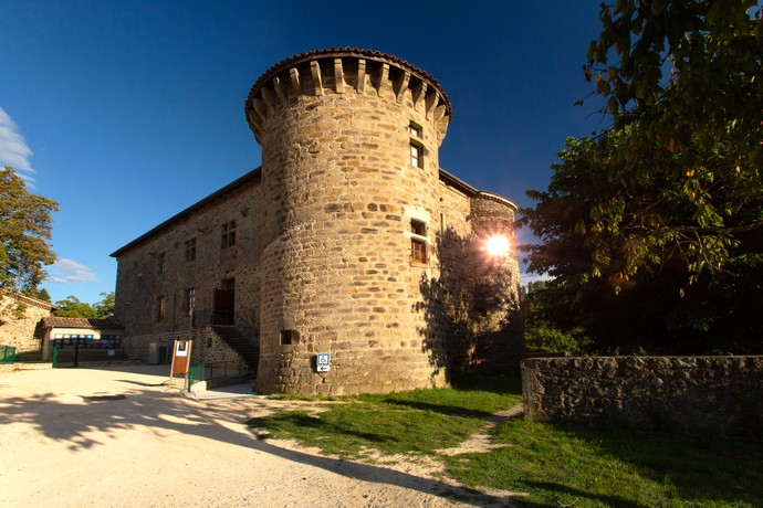 Château de Castrevieille, dans le village de caractère de jaujac en Ardèche - châteaux et visites ardéchoises