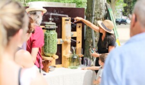 Chirols - démonstration de distillation de la ferme des achilées