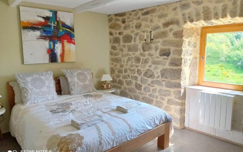 Chirols - La calade - chambre lin - lit ©c.fadda