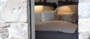 Lit de la chambre graine de lin dans la demeure des maitres - Chambre d'hôtes à Chirols en Ardèche