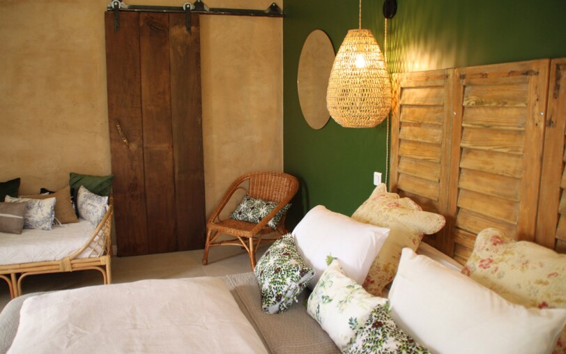 Lit double de la suite suite brin d'herbe dans la demeure des maitres - Chambre d'hôtes à Chirols en Ardèche