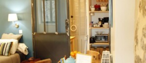 Coin lecture de la suite du maître dans la demeure des maitres - Chambre d'hôtes à Chirols en Ardèche