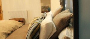 lit 180cm de la suite du maître dans la demeure des maitres - Chambre d'hôtes à Chirols en Ardèche