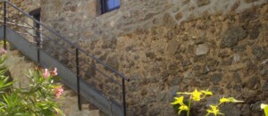 Chirols - La demeure des maitres - suite piment - accès chambre ©a.demeure