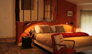 Chirols - La demeure des maitres - suite piment - lit ©a.demeure