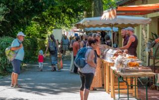 Chirols - marché du vendredi - ©sourcesvolcans