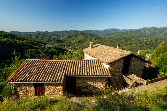 Veyrières et village - Chirols