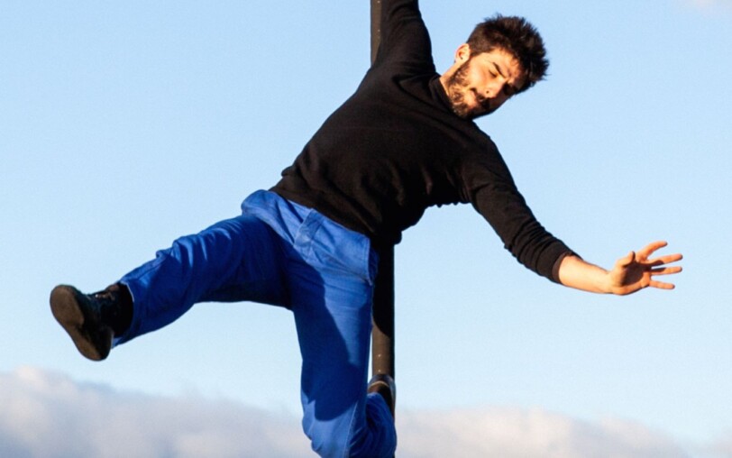 Prouesse sur mât chinois de Gabriel Rainjonnau