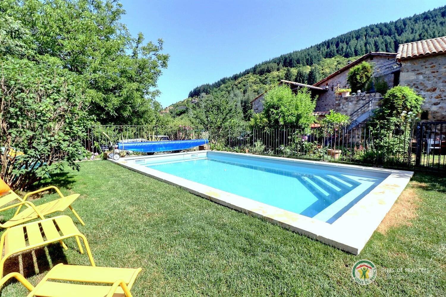 Piscine à partager (dimension 7x4)