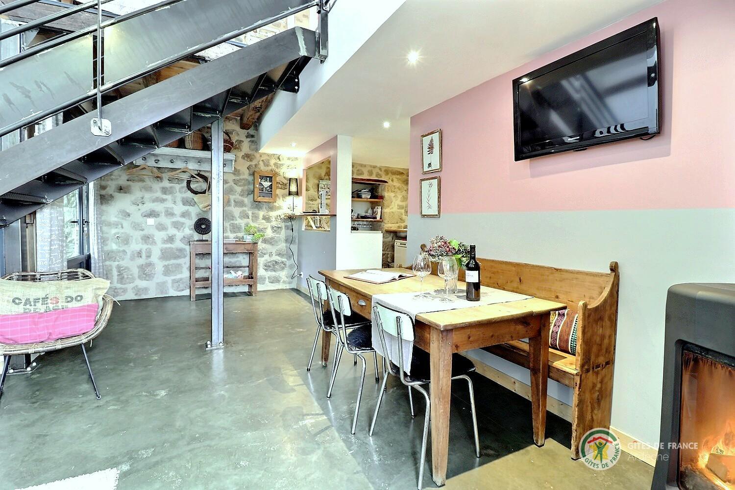 L'espace repas et la cuisine