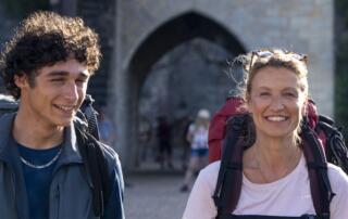 Cinéma : Compostelle_Thueyts - ©-2025-Marie-Camille-Orlando-Eveya-Productions-Page-Films