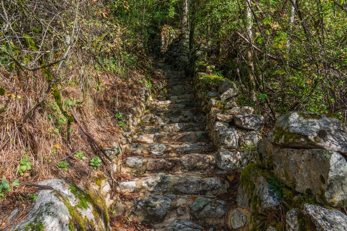 mayres-escalier-pierres-passerelle-du-moulin©sourcesetvolcans