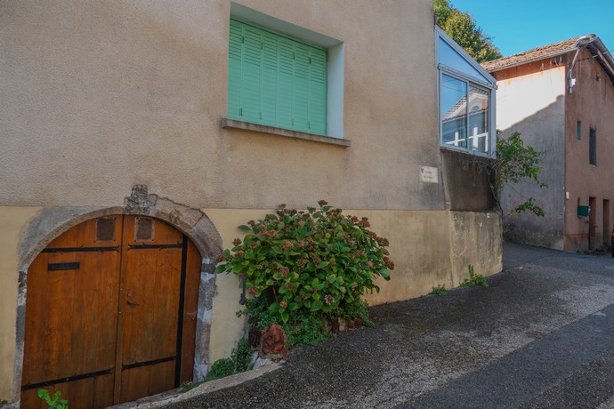 mayres-maison-chemind-du-rancel©sourcesetvolcans mayres-maison-chemind-du-rancel©sourcesetvolcans