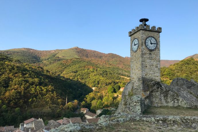 content-burzet-tour-horloge-automne-sourcesetvolcans