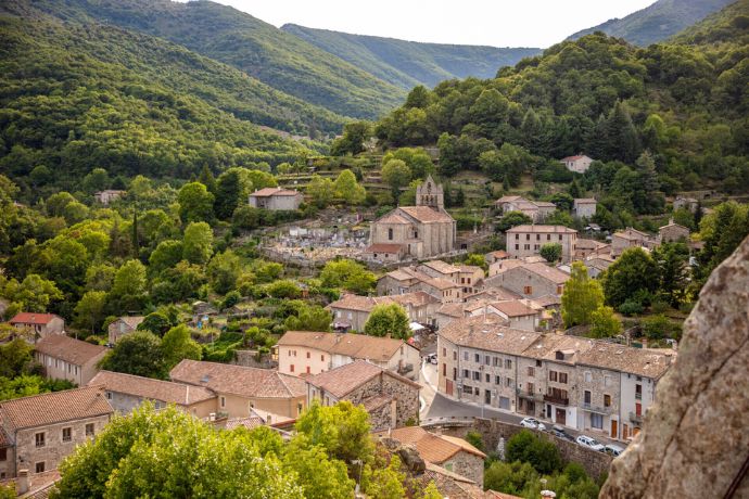 content-burzet-tour-horloge-vue-eglise-sourcesetvolcans