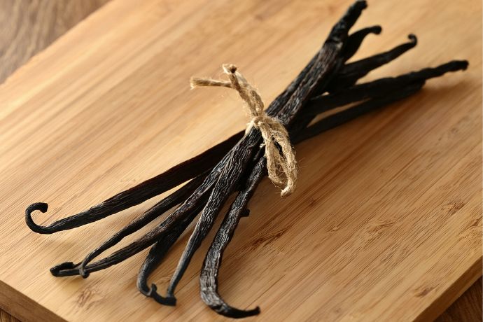 Gousse de vanille bourbon, star des desserts et de notre panna cotta ardéchoise au coulis de kiwi d'ardèche, vanille et caramel au miel ardéchois