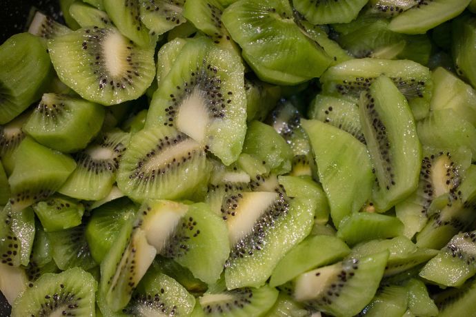 Kiwis frais d'Ardèche coupés en morceaux