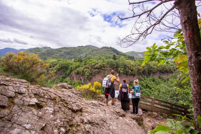 Belvédère de Fargebelle - Via Ferrata en Ardèche à Thueyts lors du challenge rando du trail de la chaussée des géants 2024 ©traildelachausseedesgeants