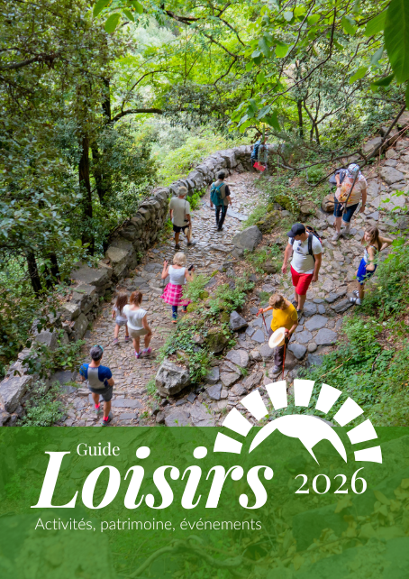 couverture guide-loisirs-2026 ©sourcesetvolcans guide sports et loisirs en ardèche des sources et volcans : baignade, randonnées, trail, vélo, vtt, vtc, vae, marche, voie verte, associations, canoe-kayak, canyoning ©sourcesetvolcans