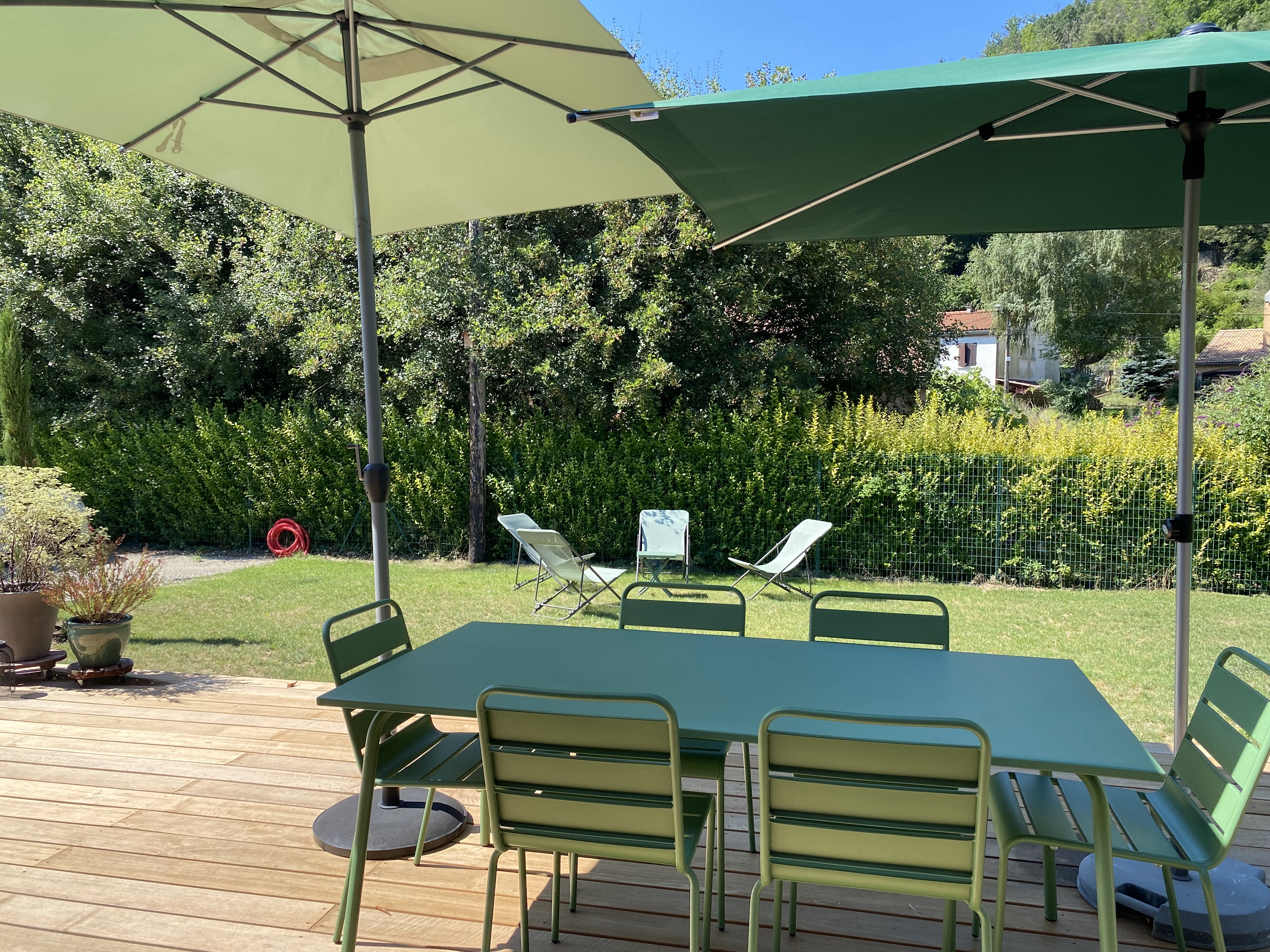 vue jardin depuis terrasse