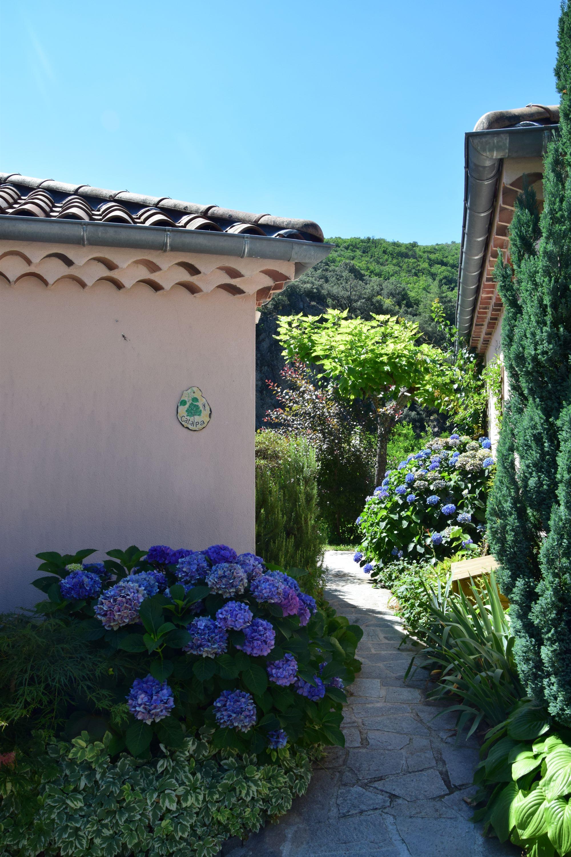 Extérieur - Catalpa - gîtes de Neyrac-les-Bains