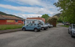 Parking de la place du Bosquet à Meyras - ©Sources & Volcans