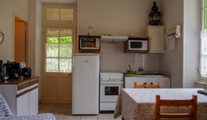 Coin cuisine, gite Villa Brioude à Meyras, Neyrac-les-Bains