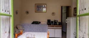 Salon et coin cuisine, gite Villa Brioude à Meyras, Neyrac-les-Bains