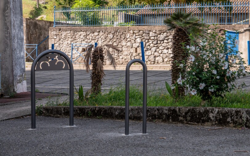 Support pour vélos à proximité de l'Eglise de Lalevade