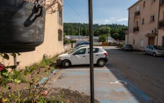 Parking à coté de la Banque Caisse d'Epargne - ©@sourcesetvolcans