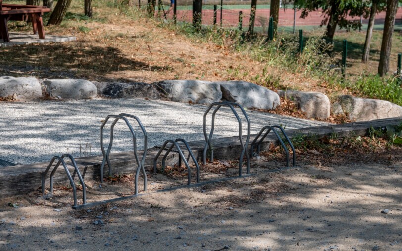 Support vélo au coeur du village de La Souche