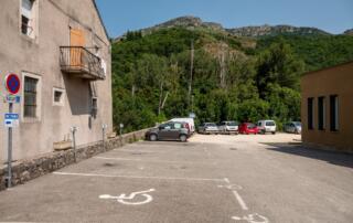 Parking centre village - ©SourcesetVolcans