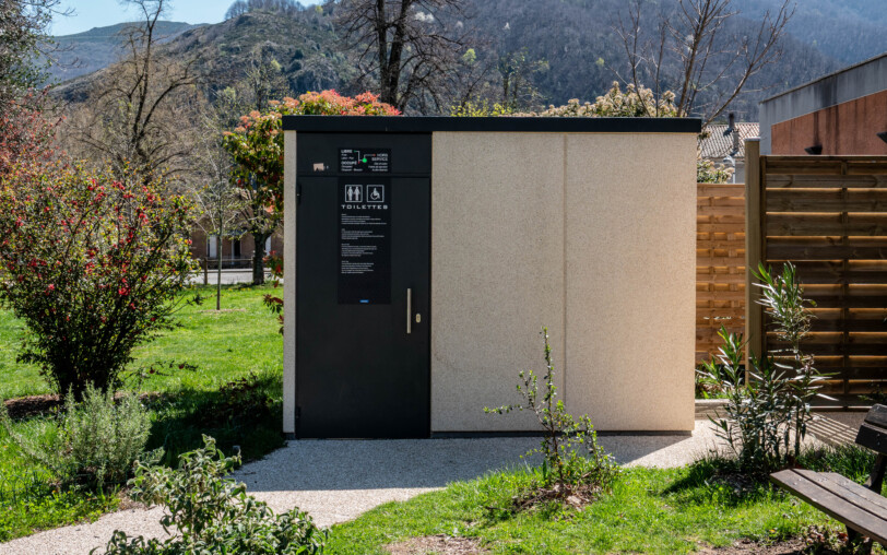 Toilettes publiques du Parc du Château de Blou à Thueyts