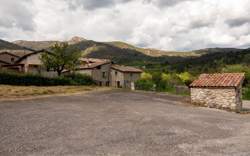 Place de la Croze - Parking area_La Souche