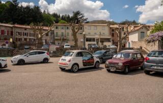 Parking - Place de la Paix à Montpezat-sous-Bauzon - ©Sources & Volcans