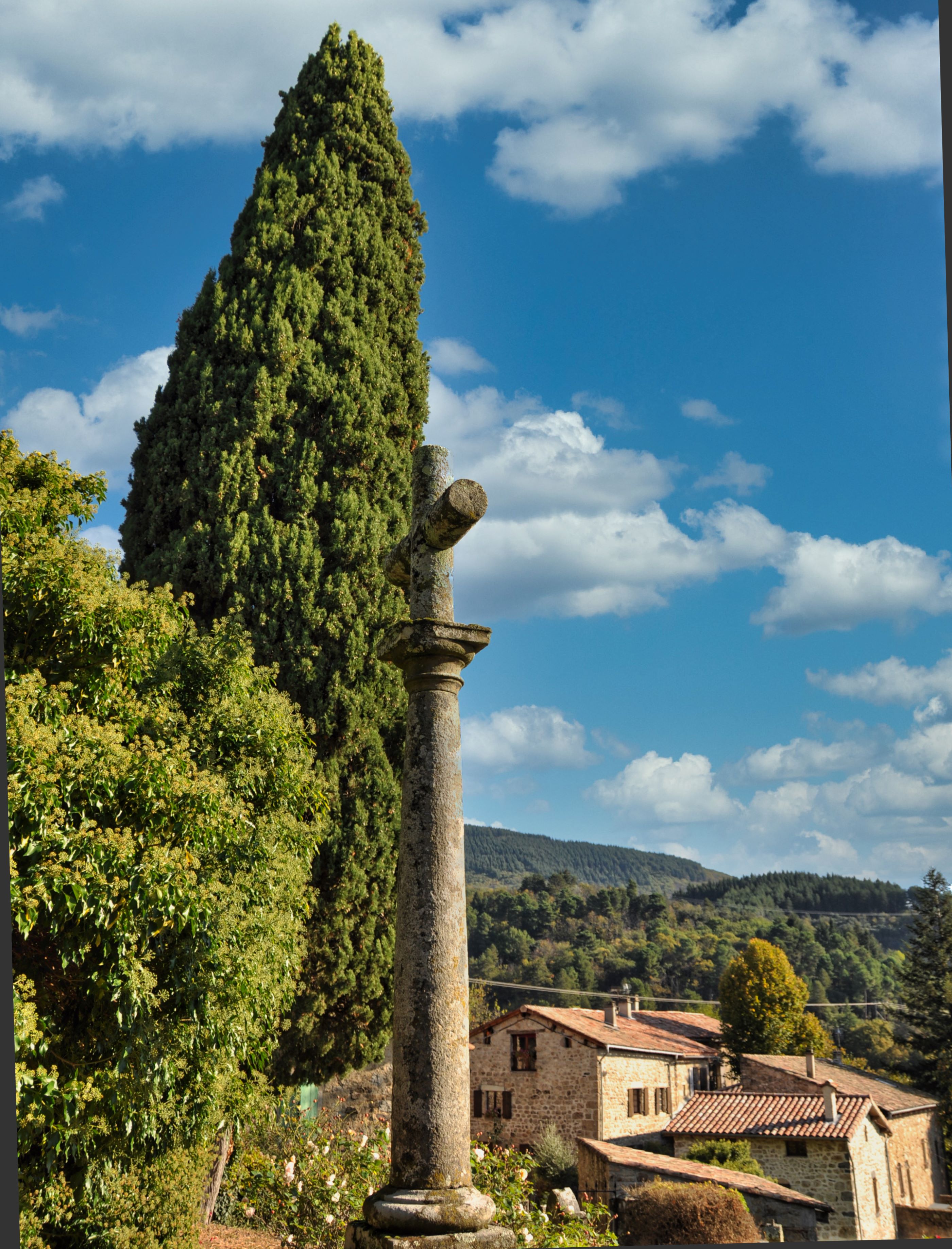 Eglise vue de loin 3