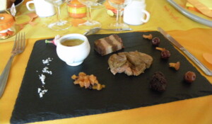 Plat de foie gras au restaurant Retour aux Sources à Meyras