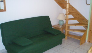 Canapé du gite de l'Olivier à Meyras