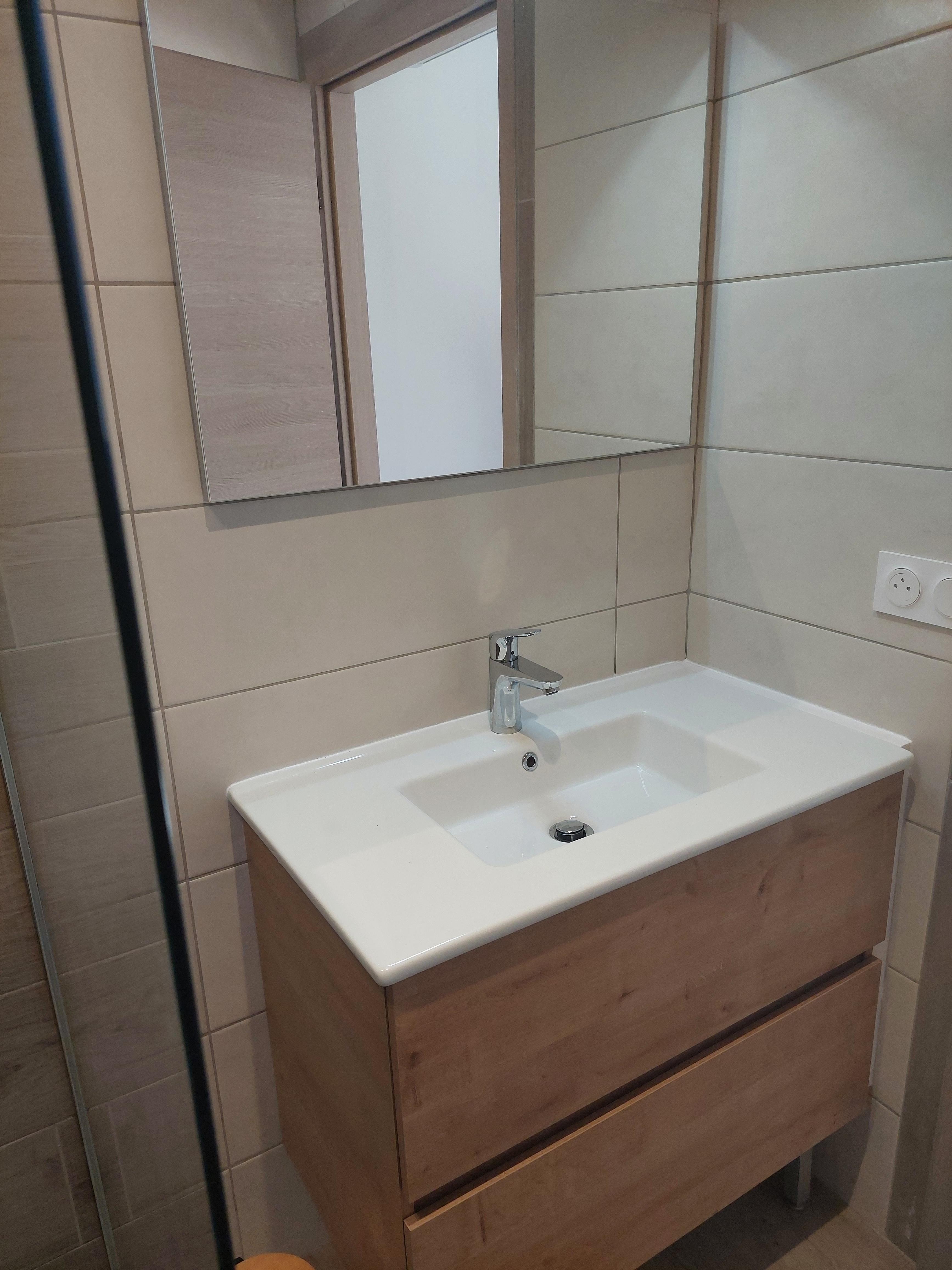 Gite la grange de Kylou - évier salle de bain