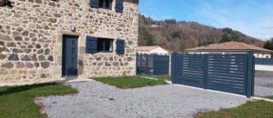 Gite la grange de Kylou - extérieur portail