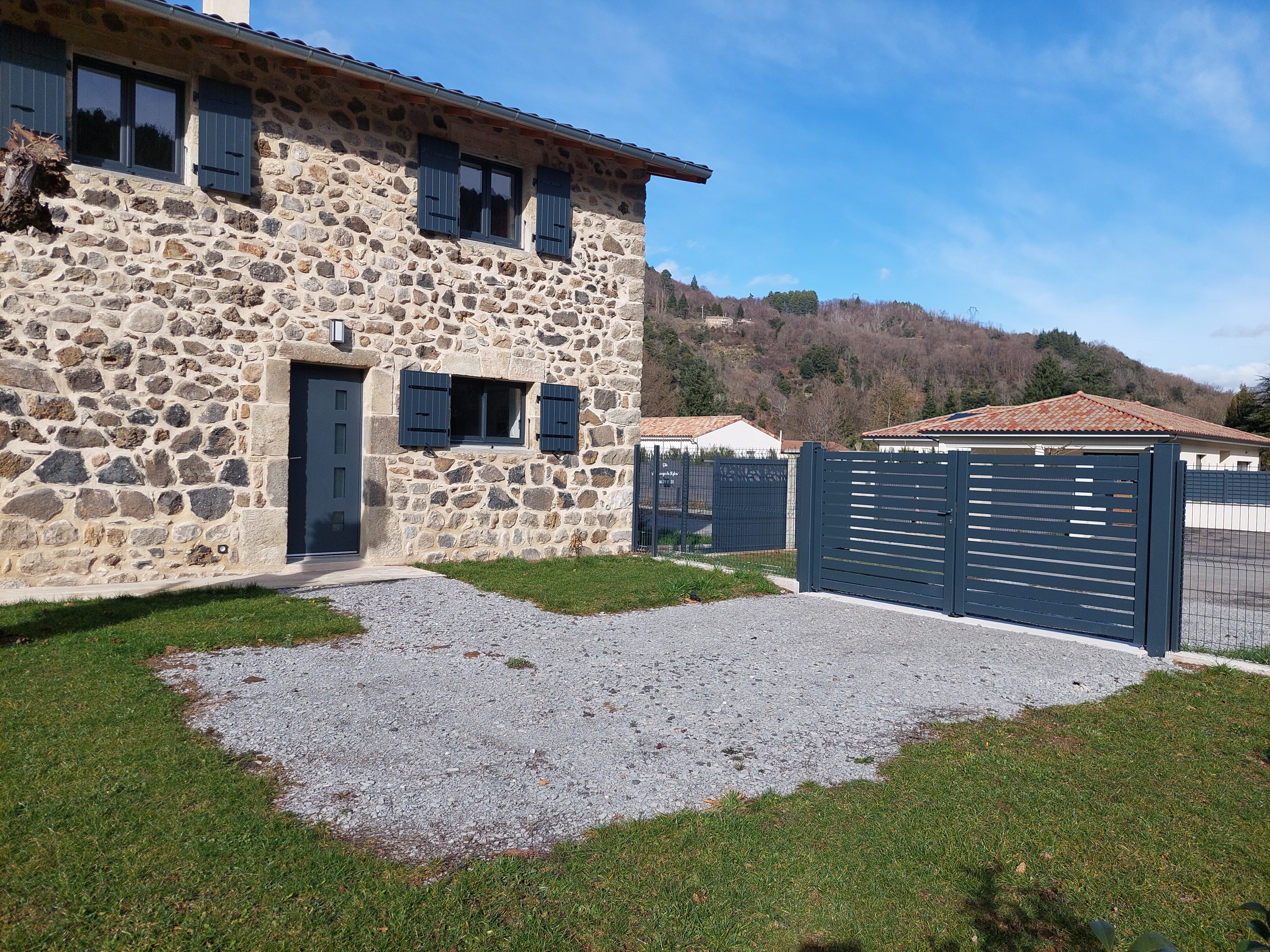 Gite la grange de Kylou - extérieur portail